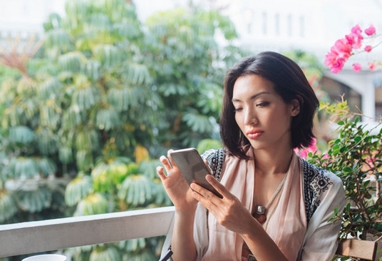 girl chatting